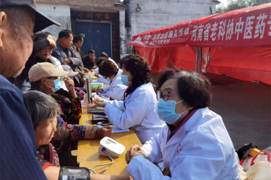 银龄执脉护安康，岐黄大爱润基层——河南省老科协中医药专委会公益行动书写岁月华章