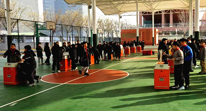 科技进校园 这场“移动课堂”燃爆校园