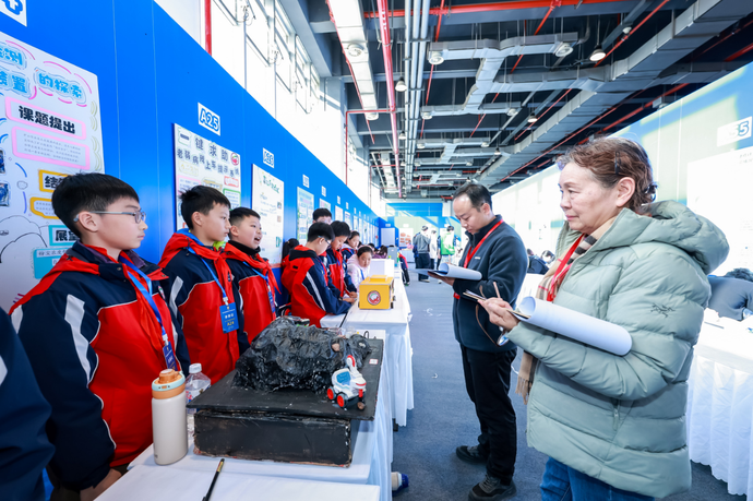 第三十二届郑州市青少年科技创新大赛落幕