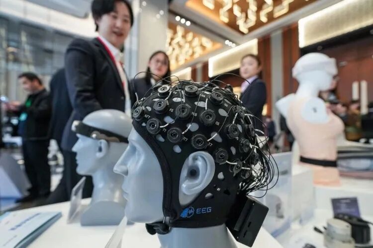 科幻作品里的“意念控物”，正照进现实