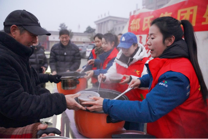 腊八到 粥飘香，沁阳这里充满了温情
