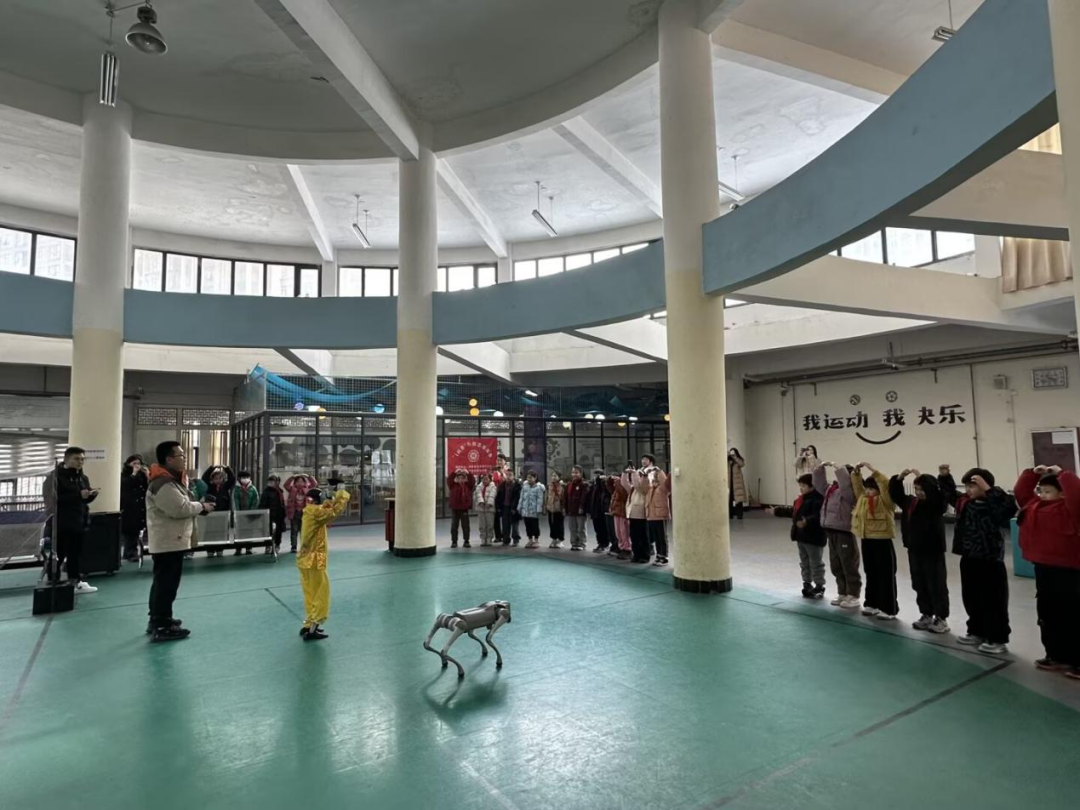 科技润童心 —— “蚂蚁”科技馆把科学课堂搬进社区