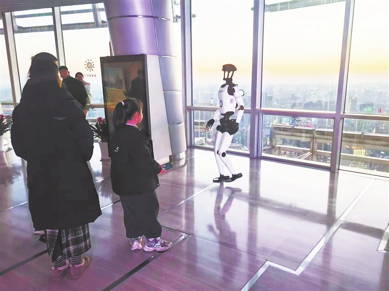 “河南造”人形机器人首次应用于文旅场