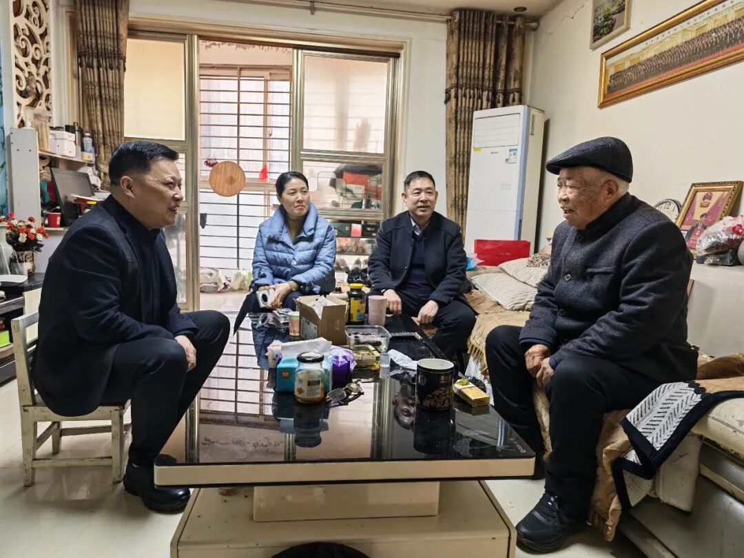 漯河市科协党组书记石红伟带队慰问漯河籍院士亲属