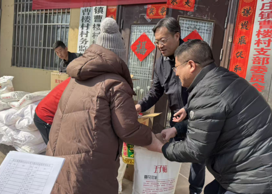 李纪峰赴定点帮扶村开展春节慰问活动