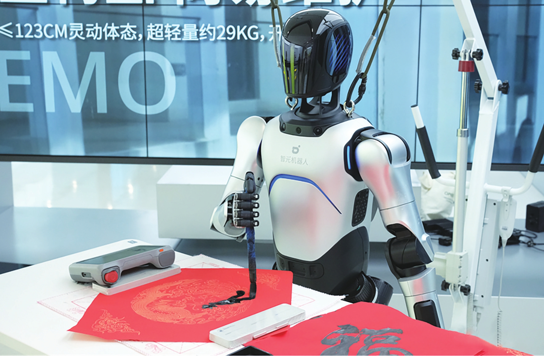 河南首家人形机器人4S店落地郑州
