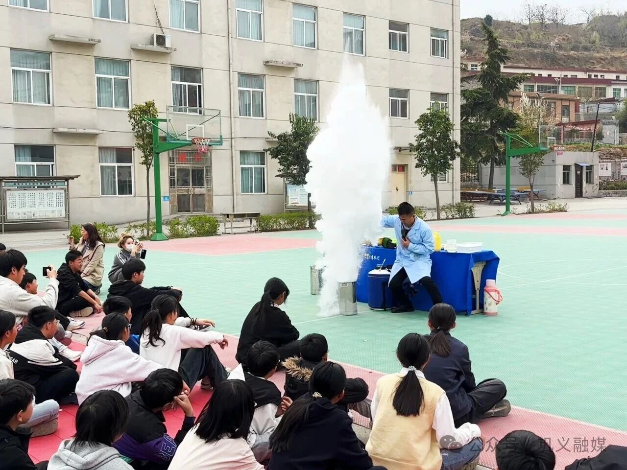 “科普大篷车”开进巩义大峪沟镇初级中学