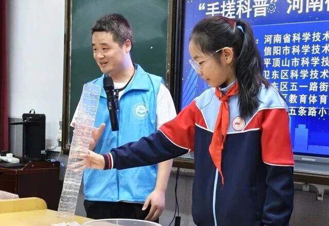 “手搓科普”进校园 趣味实验零距离“手搓科普”河南行平顶山站活动圆满完成