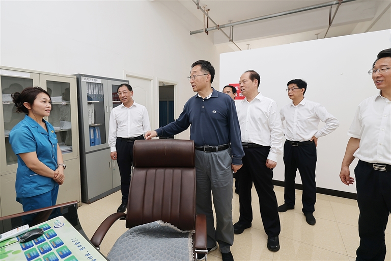 刘宁在郑州督导调研防汛备汛和安全生产工作时强调 绷紧防汛安全弦 守牢安全责任线 切实维护人民群众生命财产安全