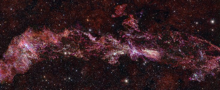 科研团队为银河系中心拍摄了一组“分子影集”