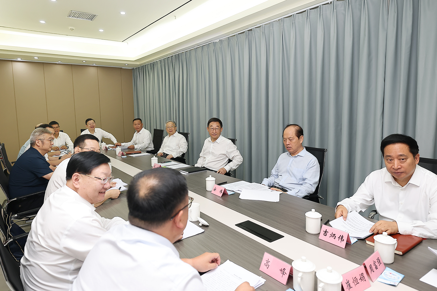刘宁以人大代表身份到郑州市中原区人大代表联络站 参加活动时强调 深入践行全过程人民民主重大理念 把人大制度优势转化为基层治理实效